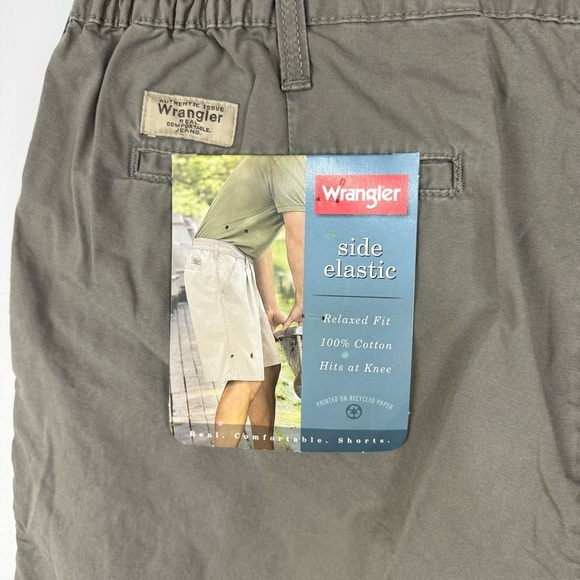 Wrangler Brown Side Elastic Relaxed Fit 100% Cotton Shorts - Picture 3 of 4
